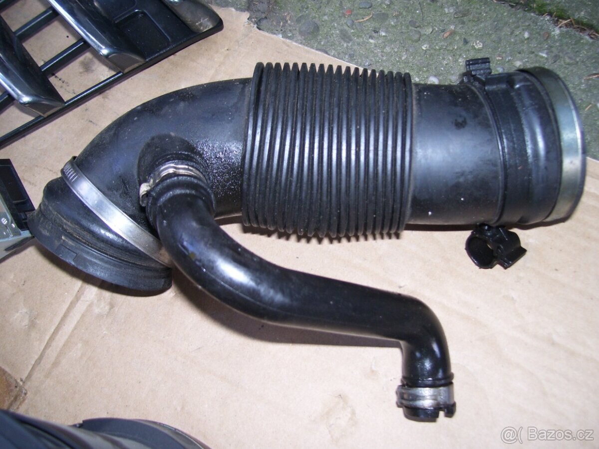 Alfa 147 - vrata kufru, černá metalíza, ř.j. relatková skříň - 7