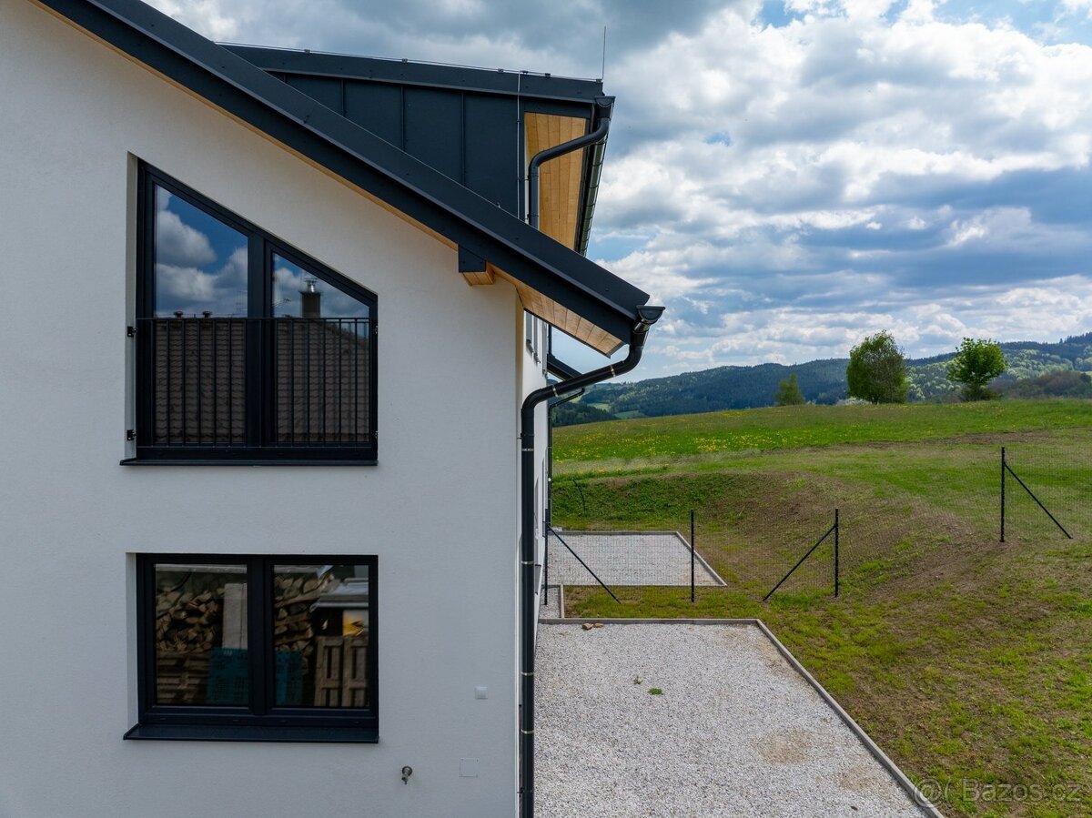 Prodej poloviny moderního dvojdomu 5+kk (130 m²) s privátní - 7
