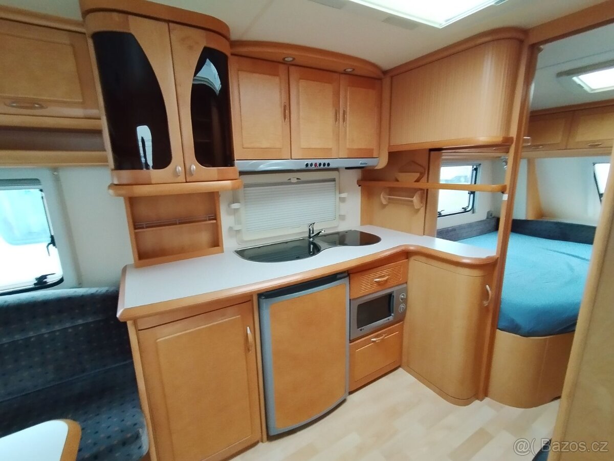 HOBBY 540UFe č.242. Pro 4. Fr. postel. Sprcha. Rok 2006 - 7