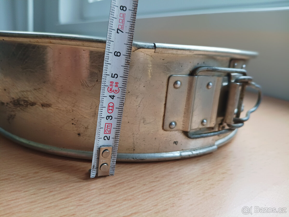 Retro rozkládací kovová forma na dort - Made in ČSSR - 7