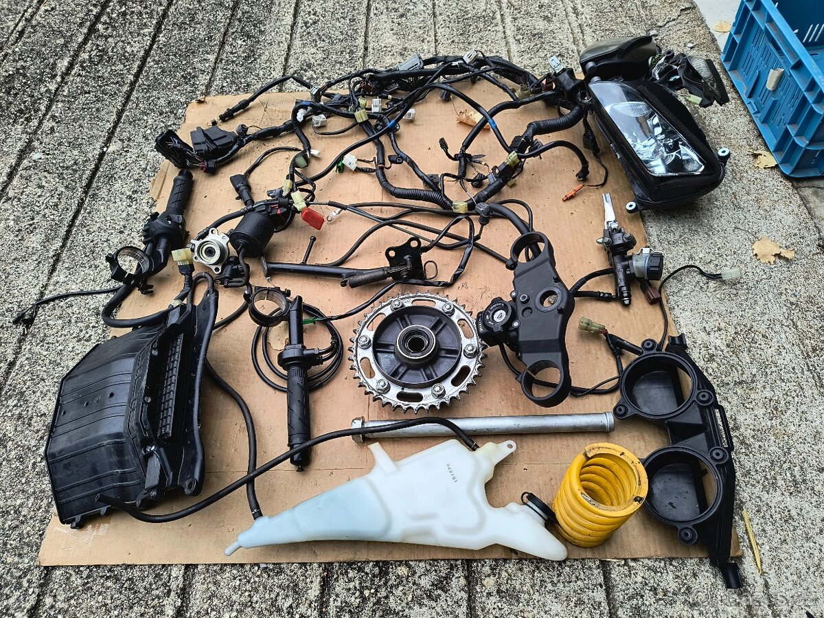 Náhradní díly Cbr 1000rr 2004-05 - 7