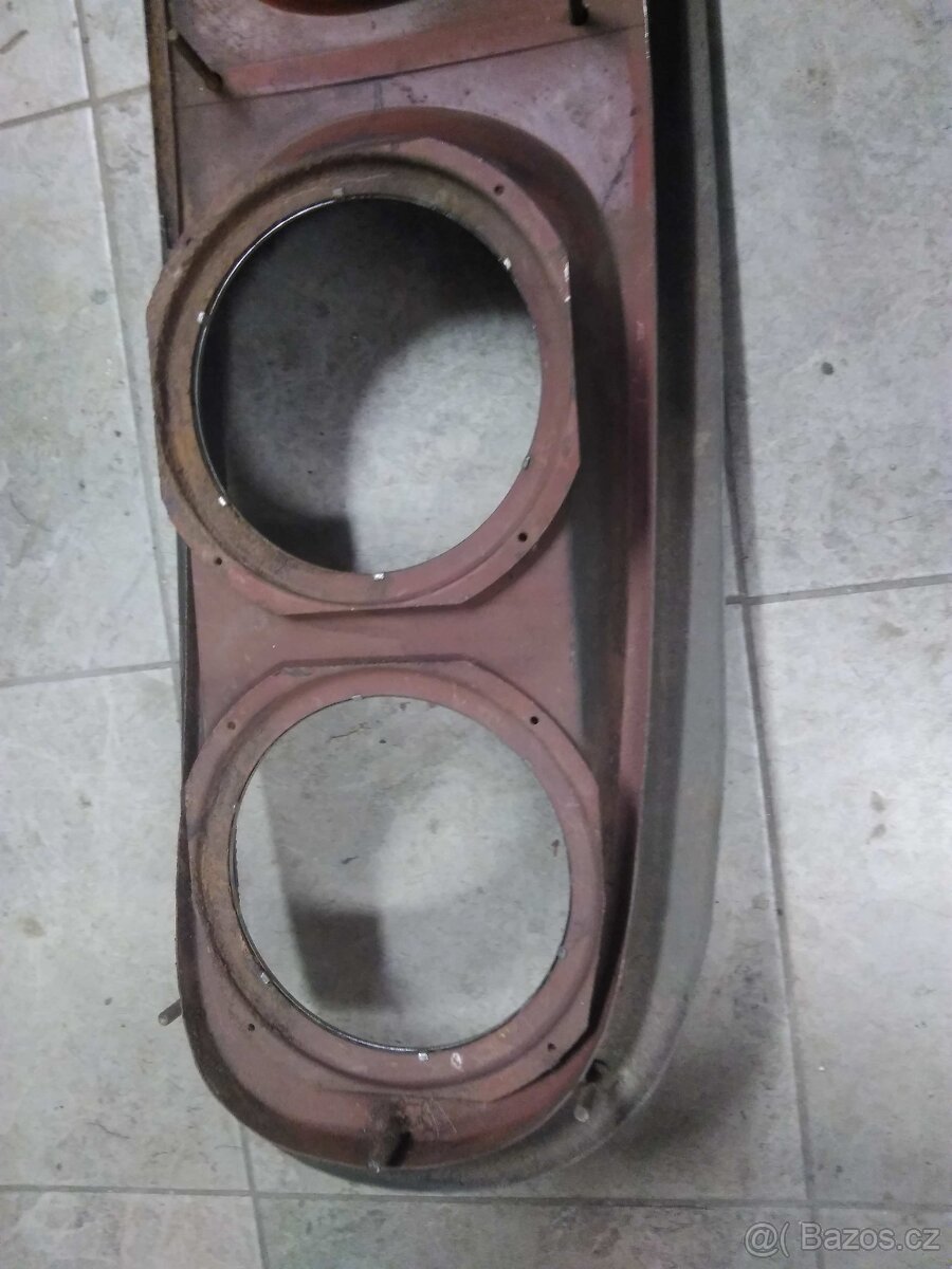 Přední maska z rámečkem Tatra 603. - 7