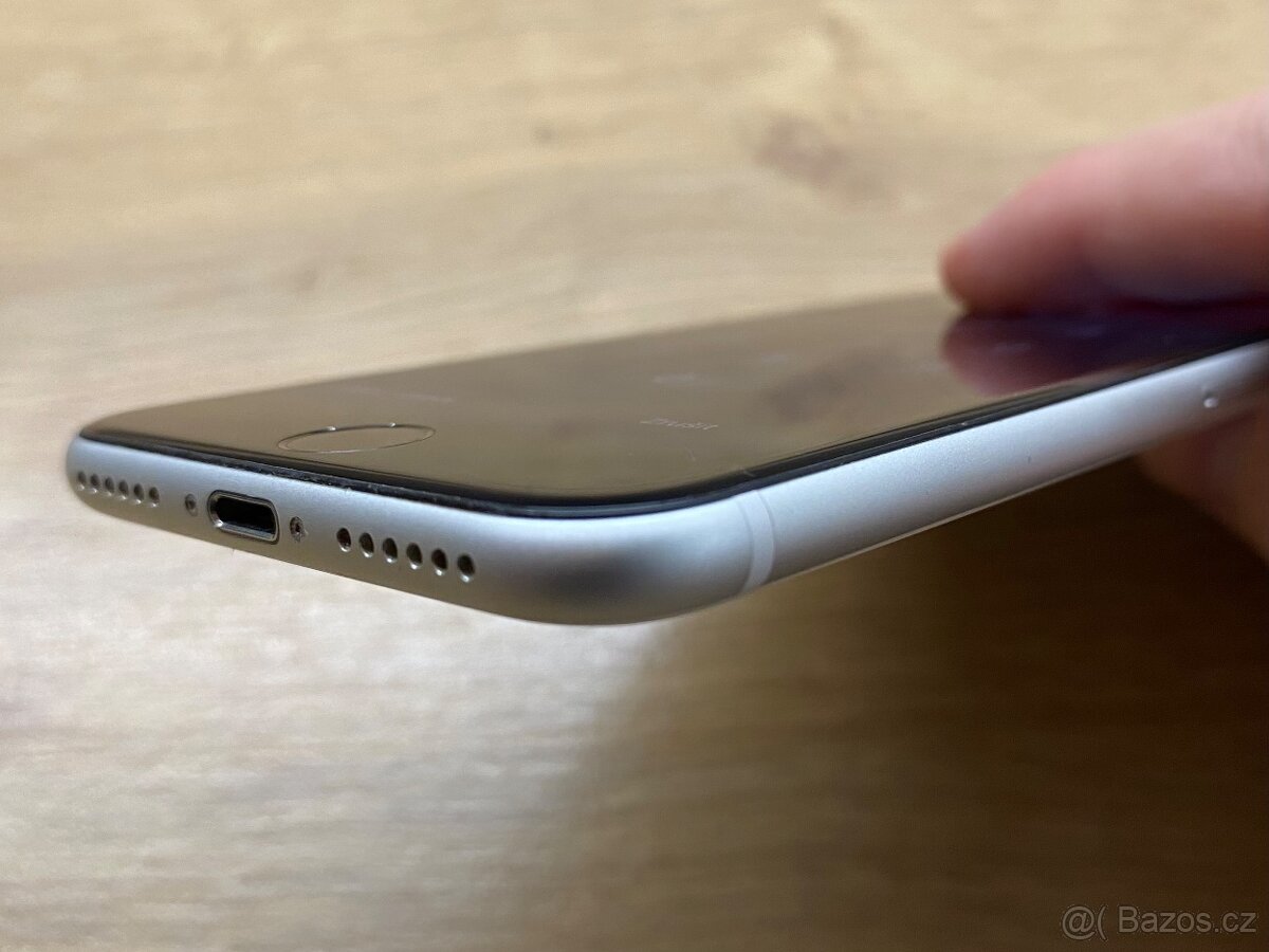 Apple iPhone SE 2020 - 7