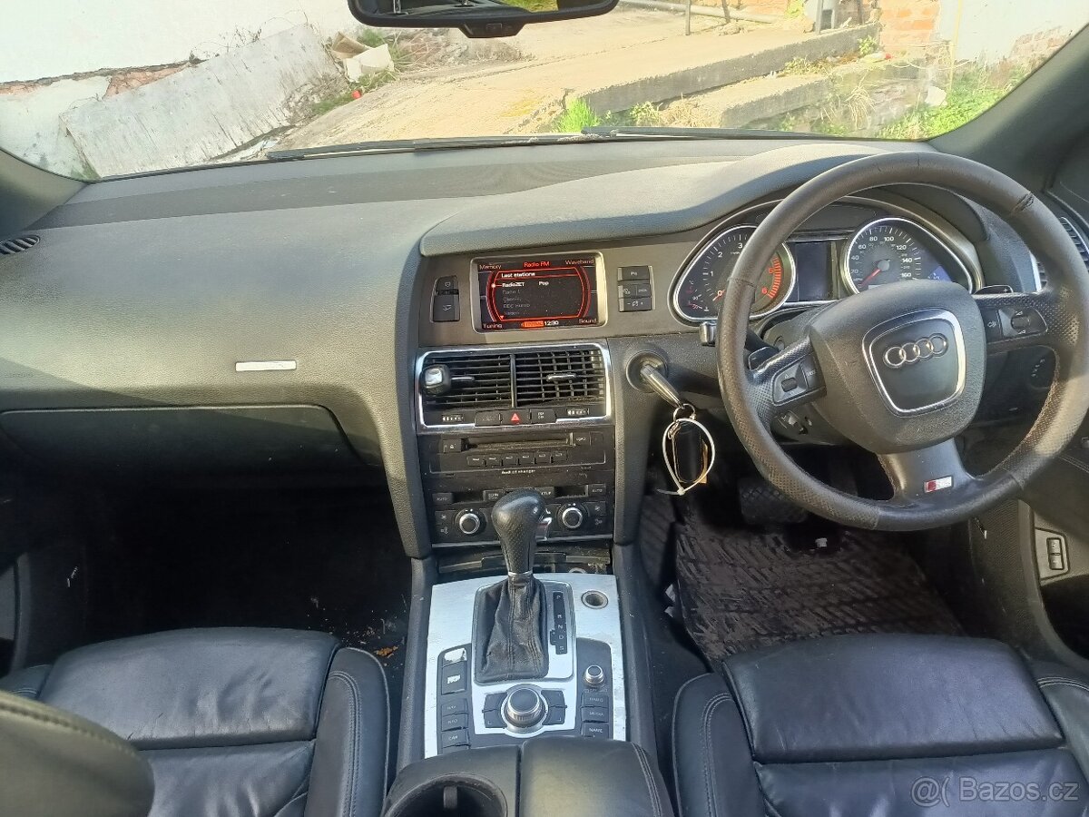 // AUDI Q7 3.0TDI S-Line 4x4 // DÍLY - 7