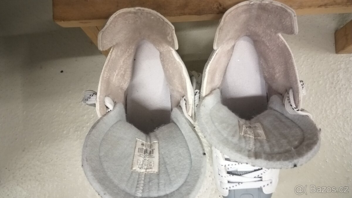 Prodám kvalitní chlapecké brusle, hokejové - 7