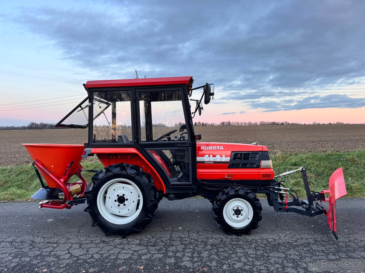 Malotraktor KUBOTA GL23 vyhřívaná kabina • radlice + sypač - 7