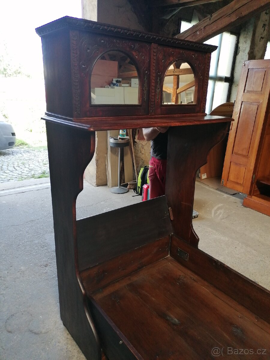 Starožitná postel ve skříní - 7