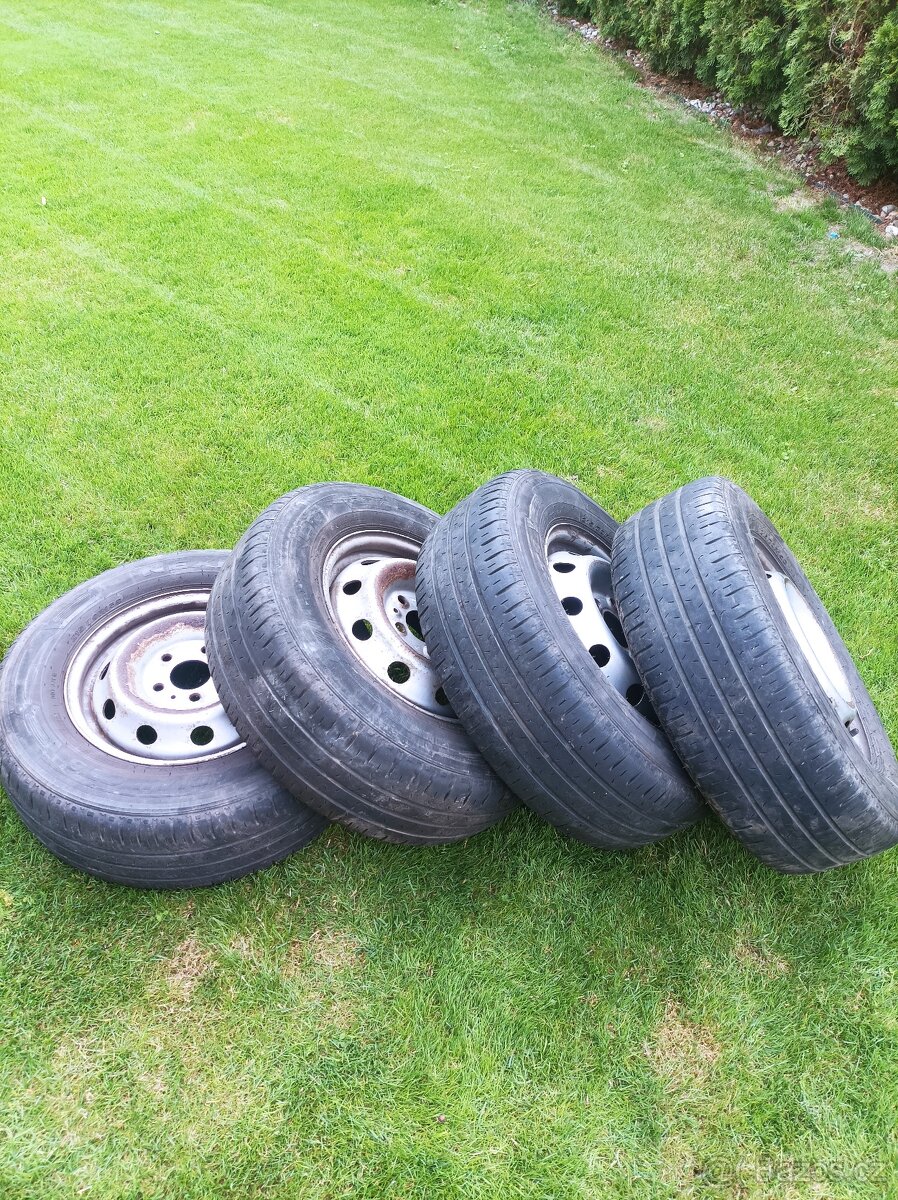 Letní pneu 215/70r15c - 7