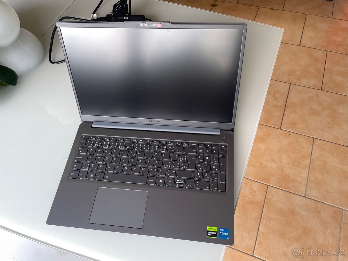 Herní notebook LOQ 15IAX9E - 7
