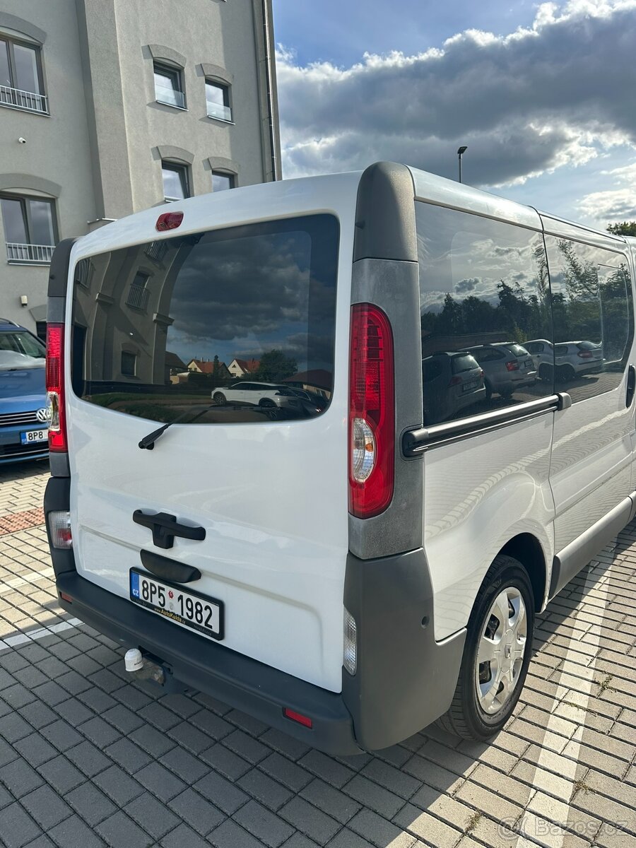 Renault Trafic 2.0dci 84kw - rok 12/2011 - 8 míst - 7