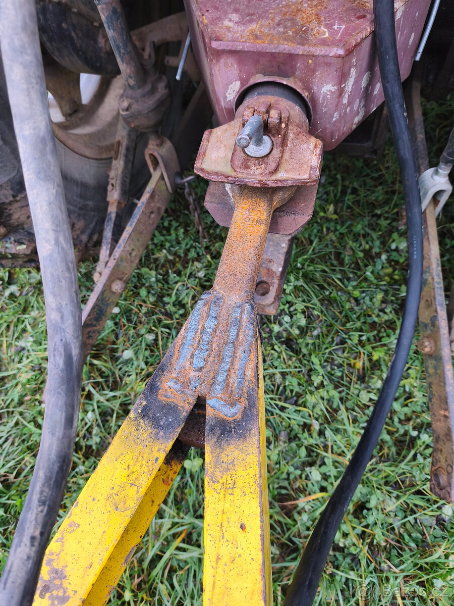 Přívěs za traktor, třístranný sklápěč,nosnost 4-5 tun, návěs - 7