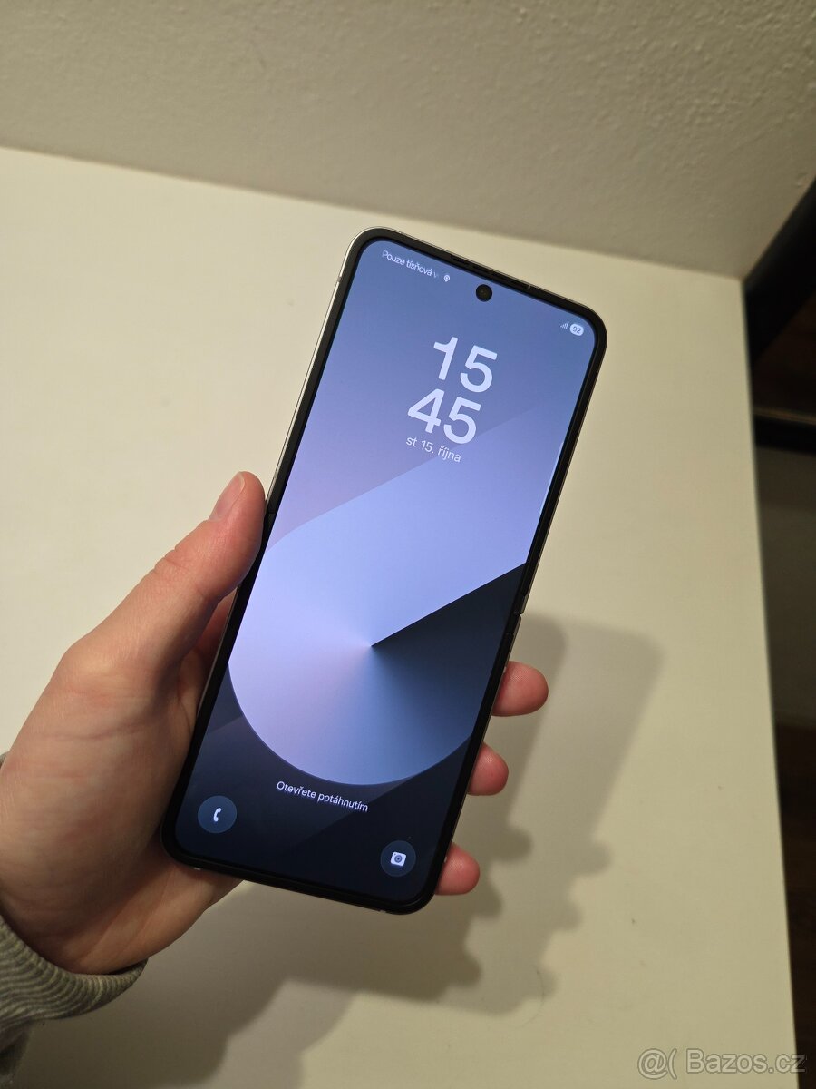 Samsung Galaxy Z Flip 6 12/256 GB - 7