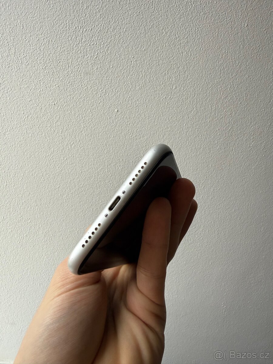 iPhone XR 128gb 100% baterie - 7