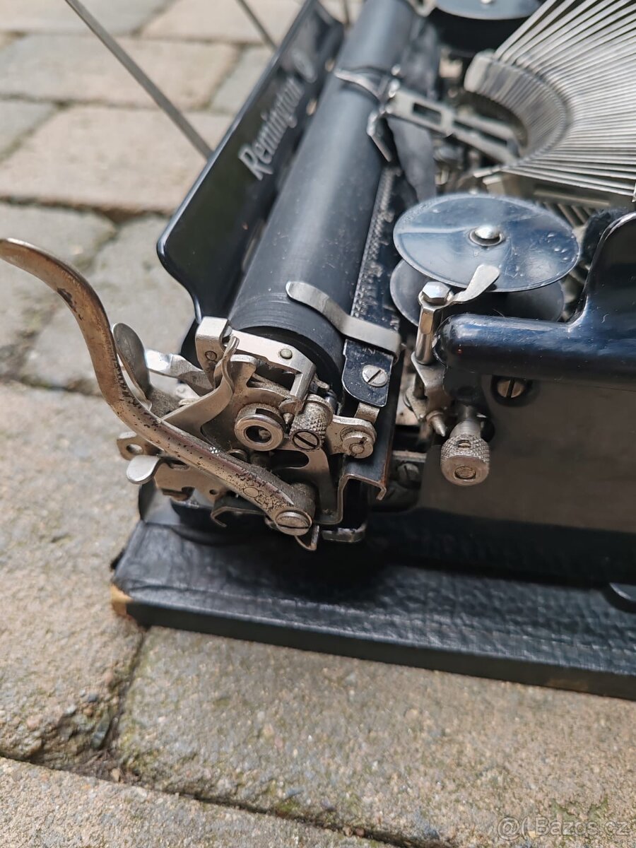 Psací stroj Remington - 7