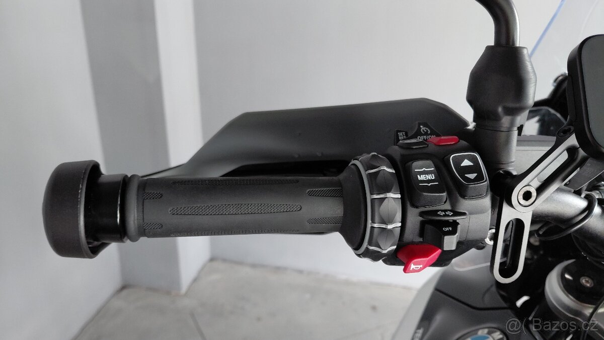 BMW R1300 GS - TRIPLE BLACK - Akrapovič - 7