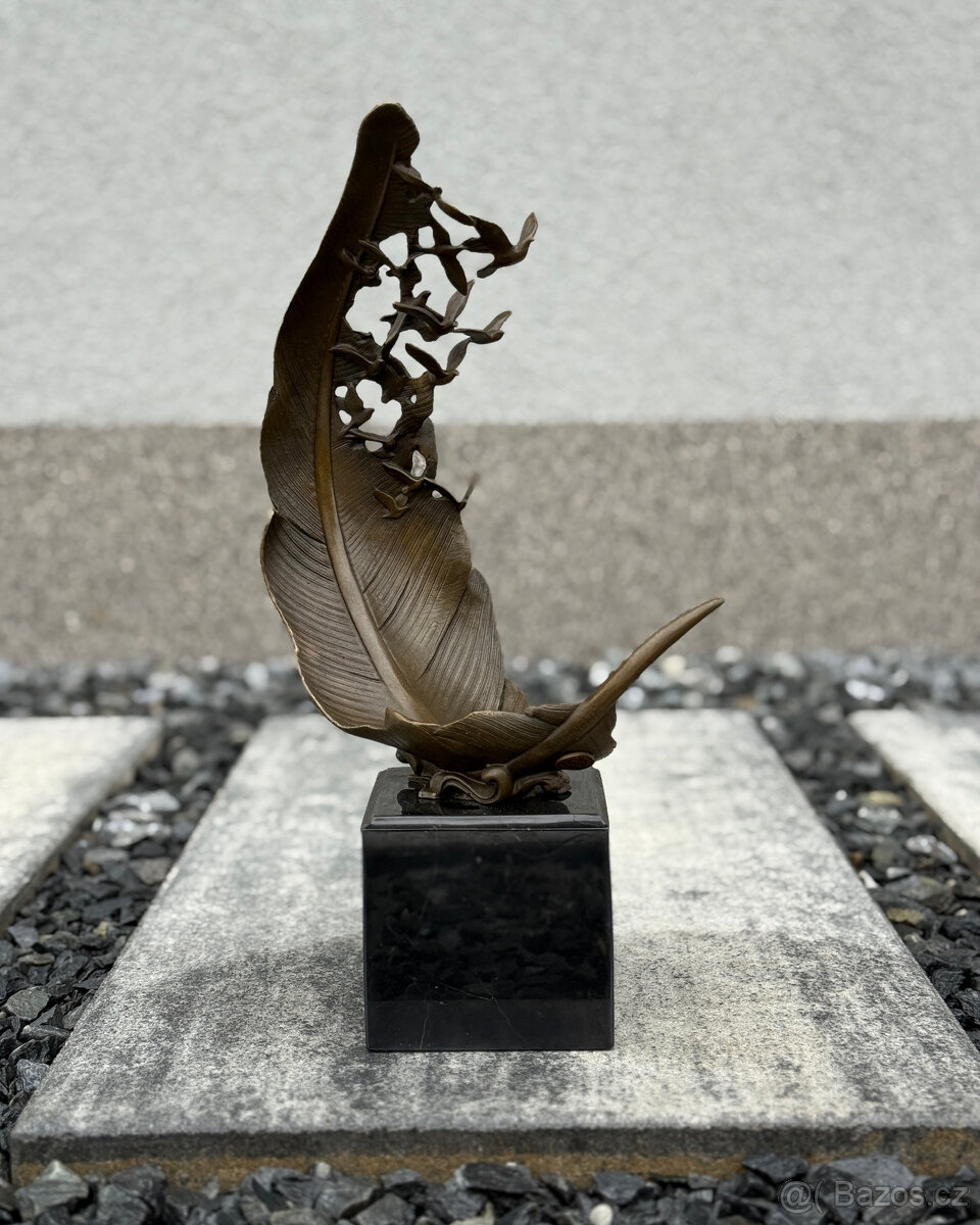 Luxusní bronzová socha Pírko s holuby elegantní dekorace - 7