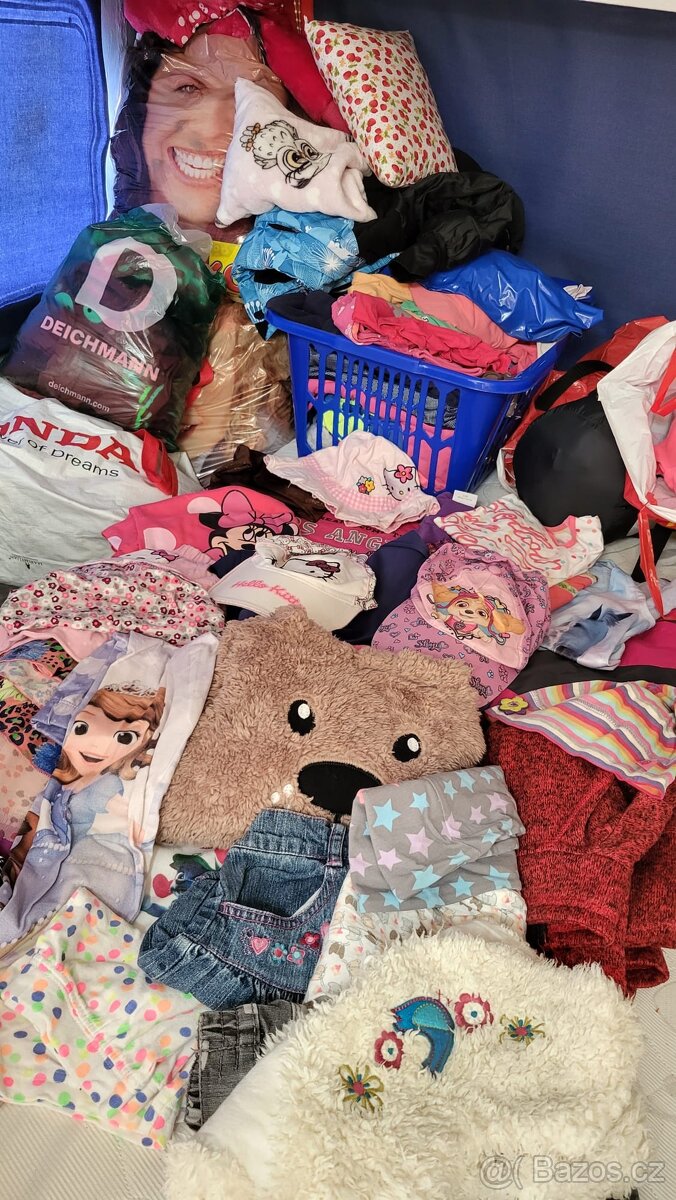 Oblečení po dětech, plyšáci, stan, a spousta dalšího - 7