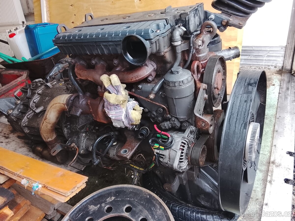 Motor, převodovka Mercedes - 7