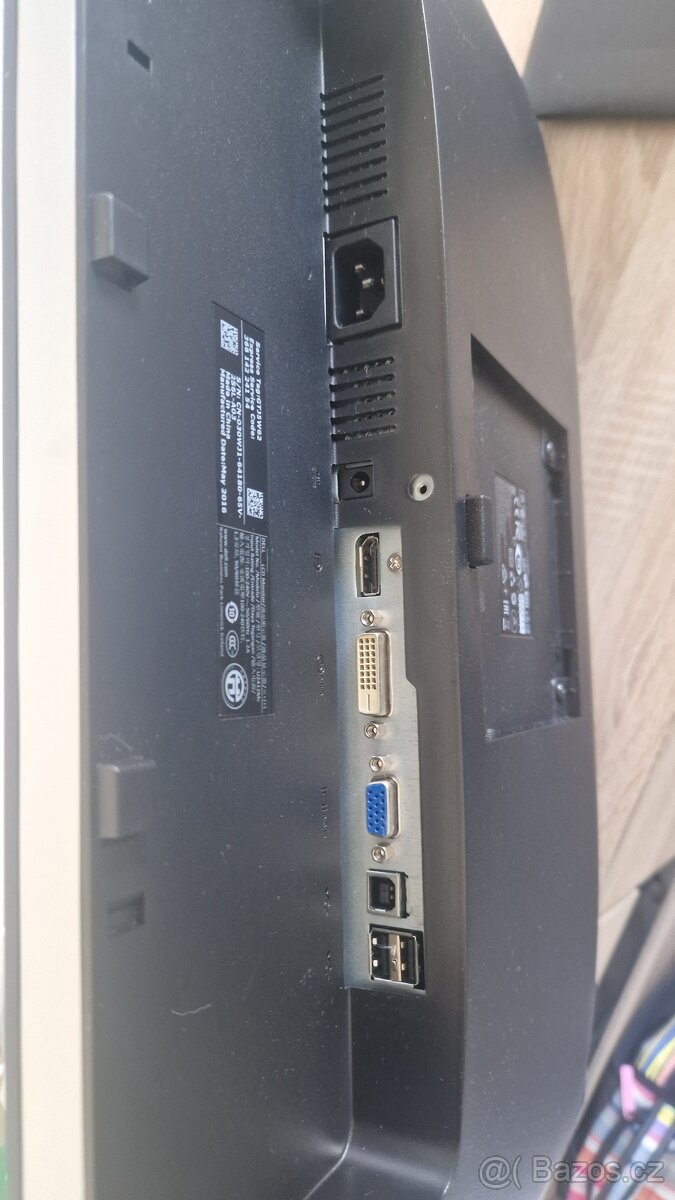 Monitor Dell UltraSharp U2412Mc 24 palců - 7