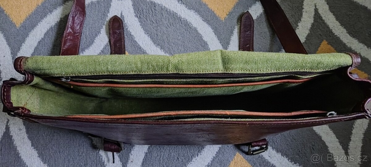 Hnědá kožená brašna přes rameno - 7