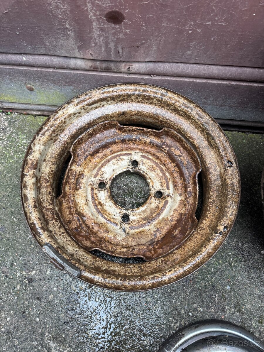 Puklice skoda 155/80 R14 - 7