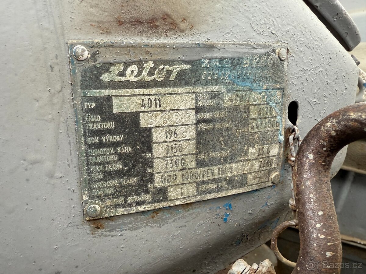 TRAKTOR ZETOR 3511 + PŘÍSLUŠENSTVÍ - 7