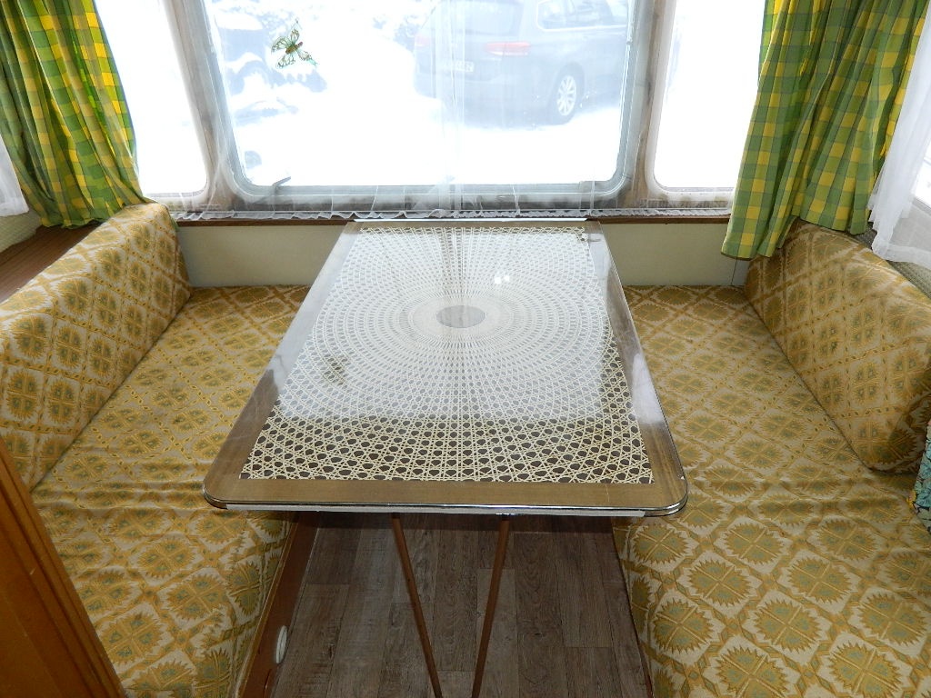 Dvouosý karavan Tabbert se stanem - 7