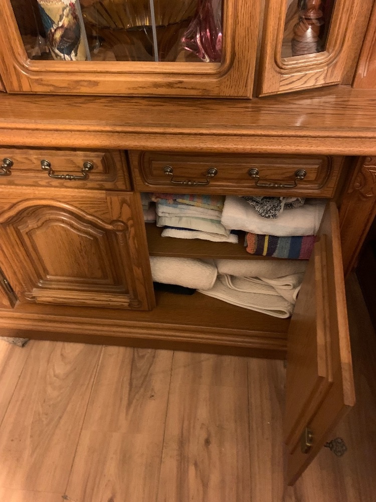 Rustikální skříňka s vitrínou - 7