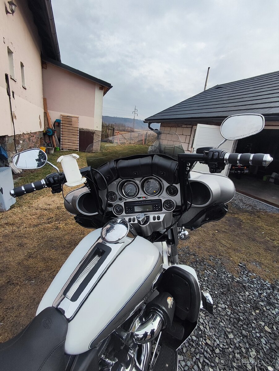 Harley Davidson Electra Glide FLHTCU - 7