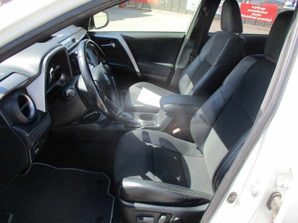 TOYOTA RAV4 2.5Hybrid 145 kW Executive e-CVT 12/2016 - 7