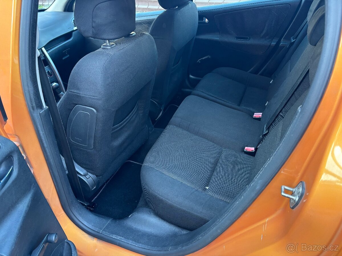 PREDÁM PEUGEOT 207 1,4i - 7