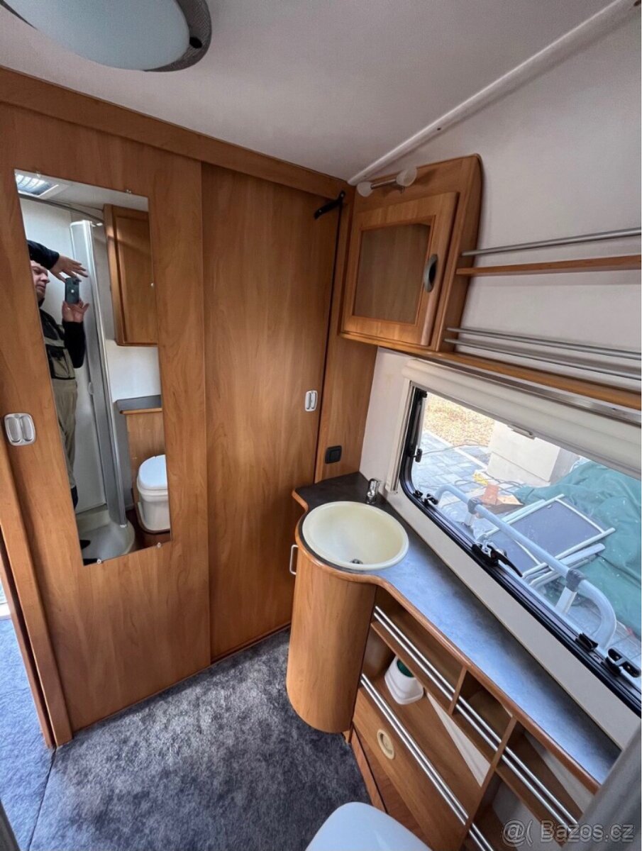 Karavan Hymer Eriba Nova 470A, velká koupelna,prostorný - 7