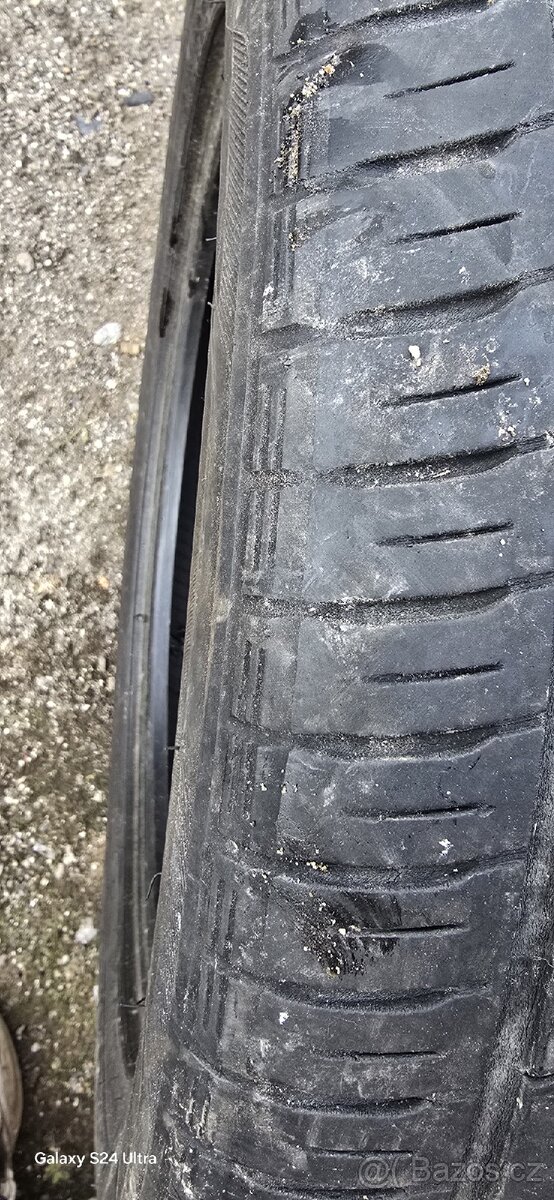 Prodám pneu r17 215 50 - 7