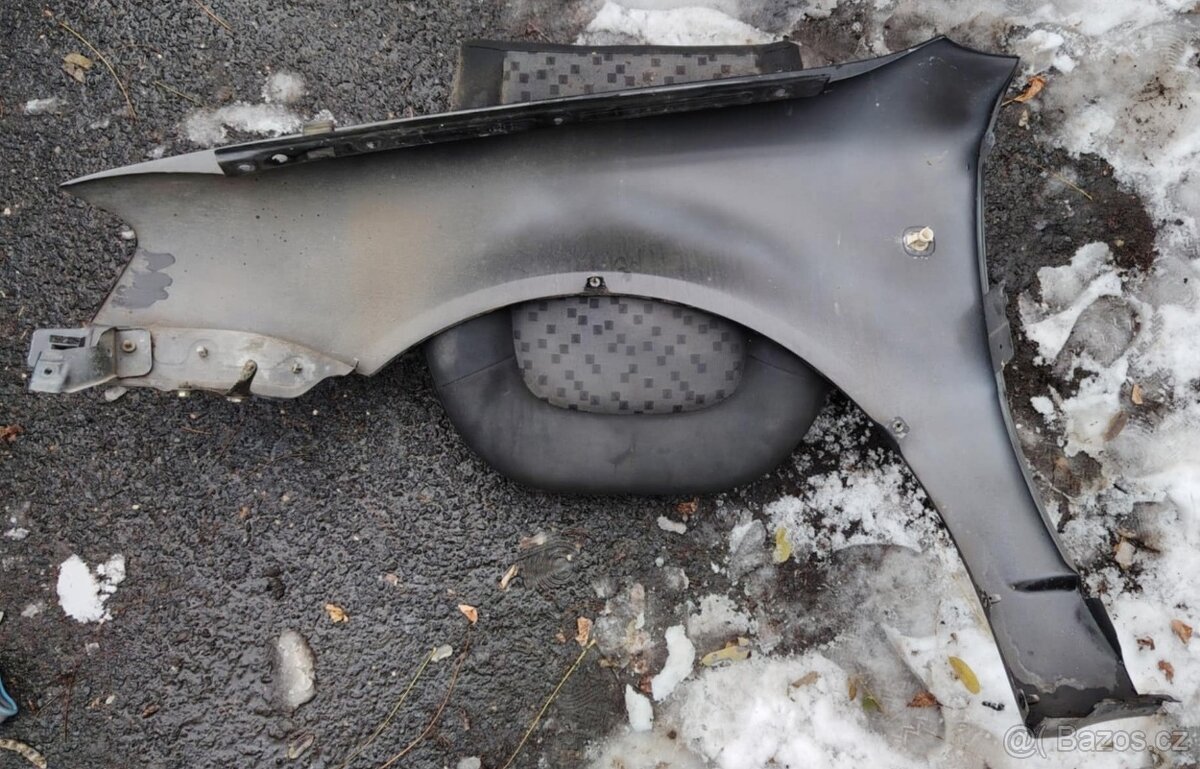 prodám díly ze Škody Superb 1 ,černá met. 9910 - 7