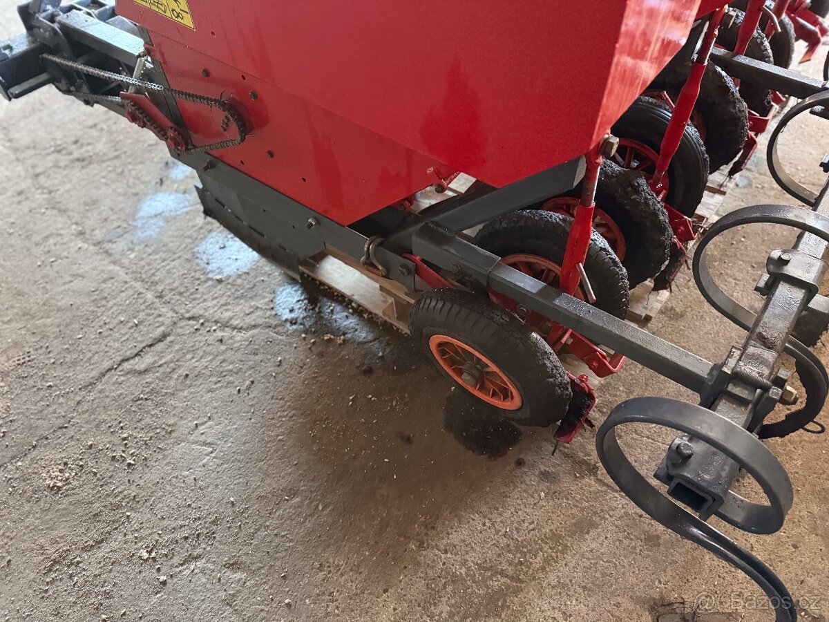 Sazeč česneku ERME - 7