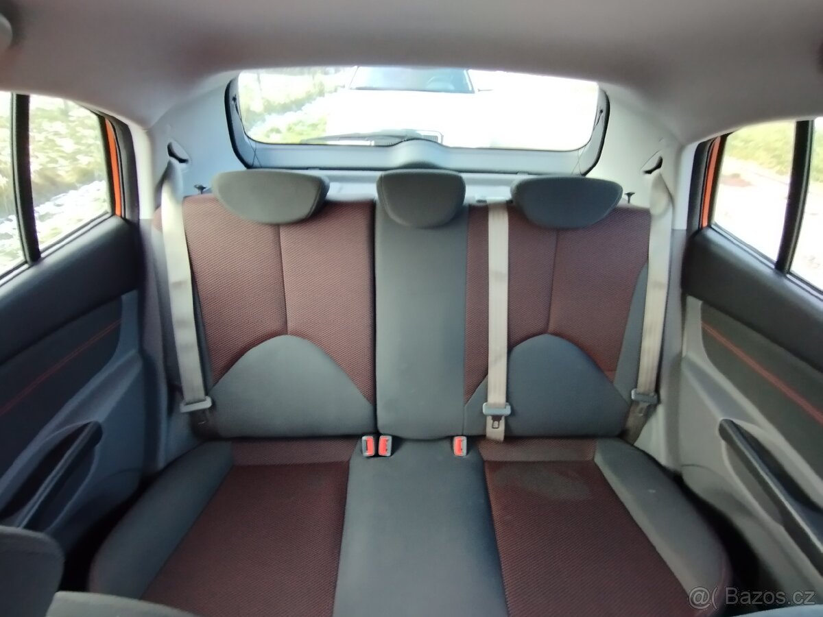 Kia Rio 1.4, r. 2010 - 7