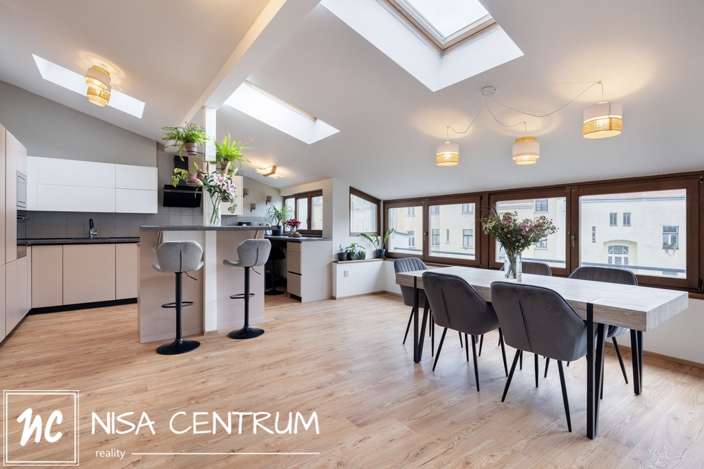 Prodej atypického podkrovního bytu 260 m² v Praze - Vinohrad - 7