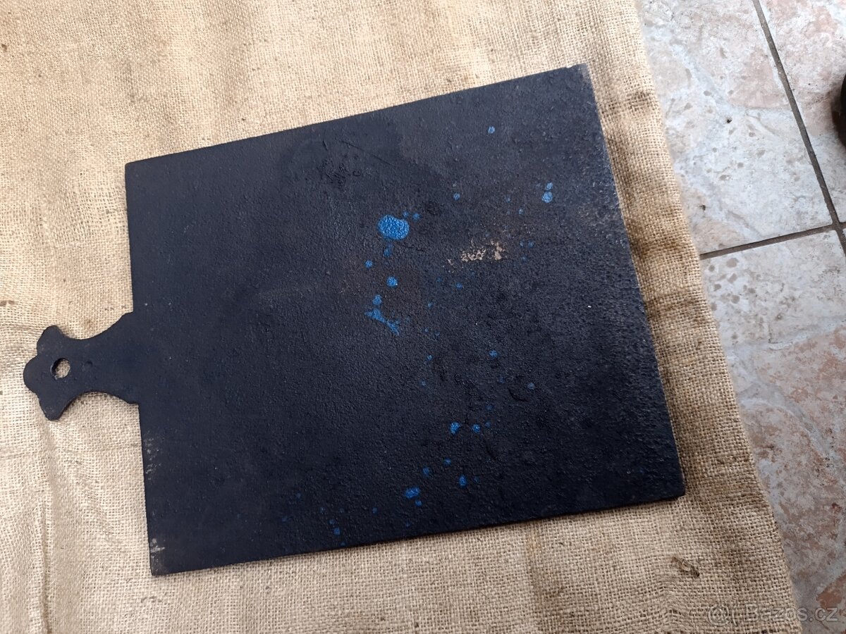 Starý litinový tál - Top stav - 7