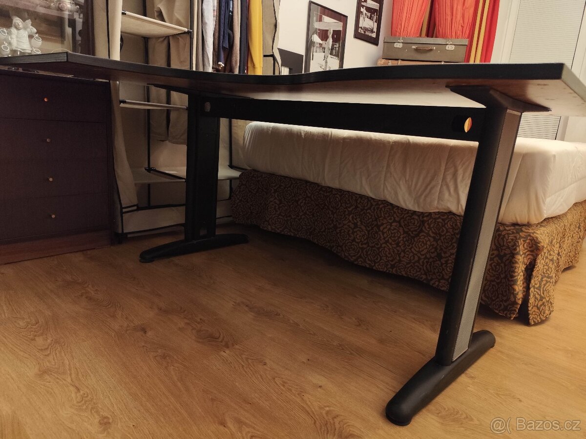 Pracovní kancelářský stůl - 7