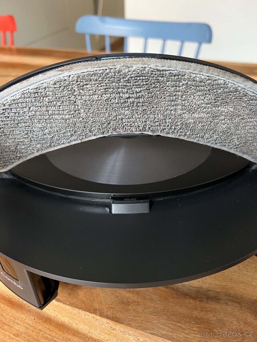 Robotický vysavač iRobot Roomba Combo j7 - 7