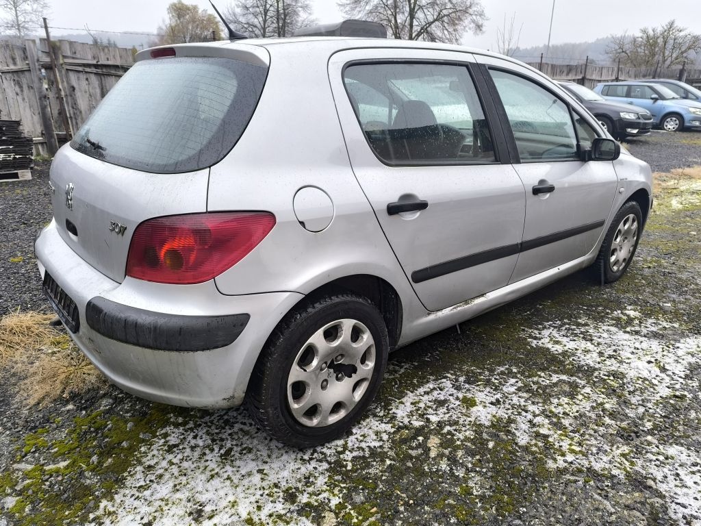 PEUGEOT 307 1,4i - 7