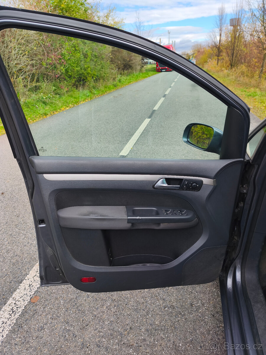Volkswagen Touran, 1.9 TDi 77kW, 7 míst - 7