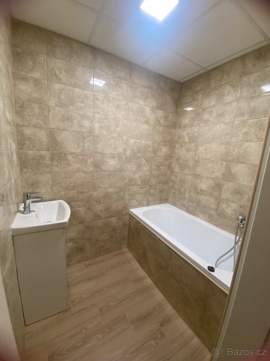 Pronájem bytu 1+KK u Zámeckého parku Litvinov - 7