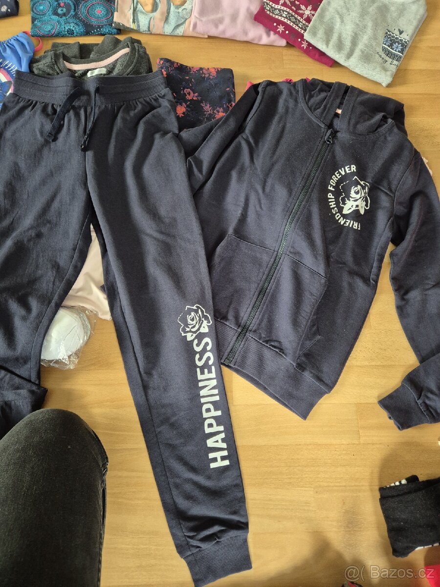 Balík věcí na holku 146-152 - 7