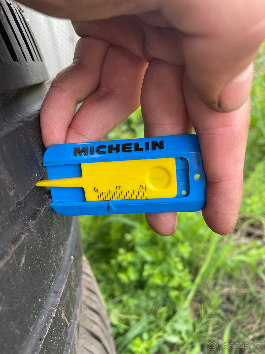 Sada pneu 225/45R17 letní MICHELIN a PIRELLI - 7