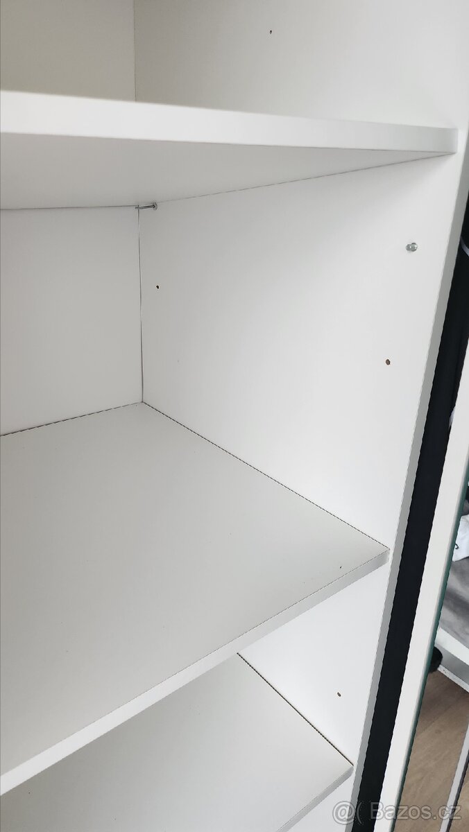 Skříň 150 x 215 x 61 cm - 7