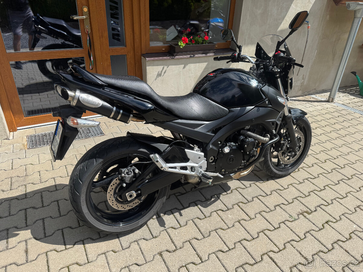 Suzuki GSR 600 - 7