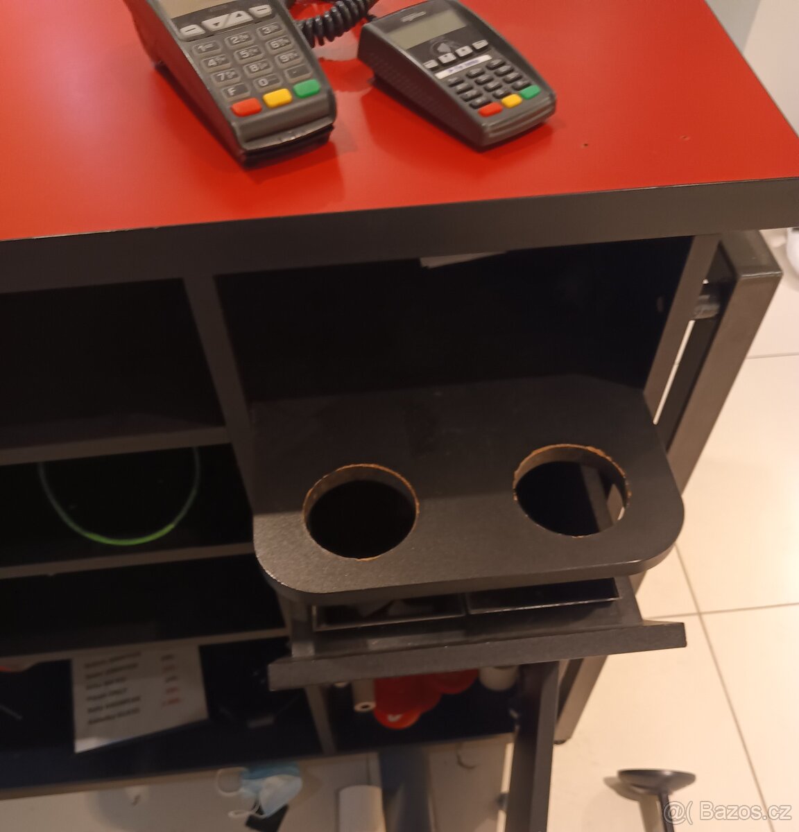 Velký industriální prodejní pult nebo bar. - 7