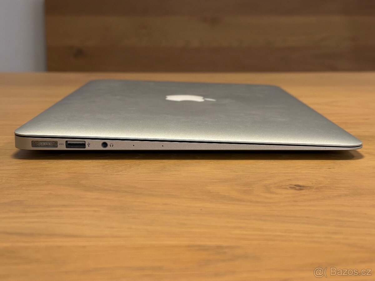 Apple MacBook Air 13" (Early 2014) - 7