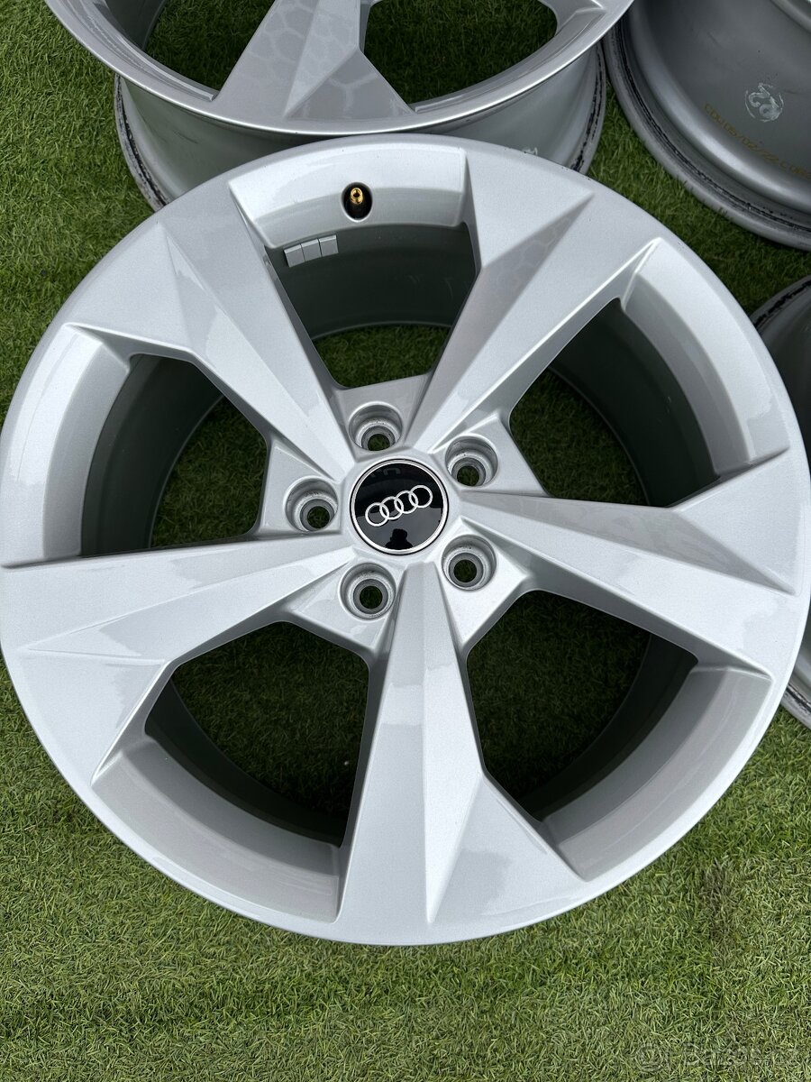 Audi A3 - ORIGINÁLNÍ SADA DISKŮ 18 - 7